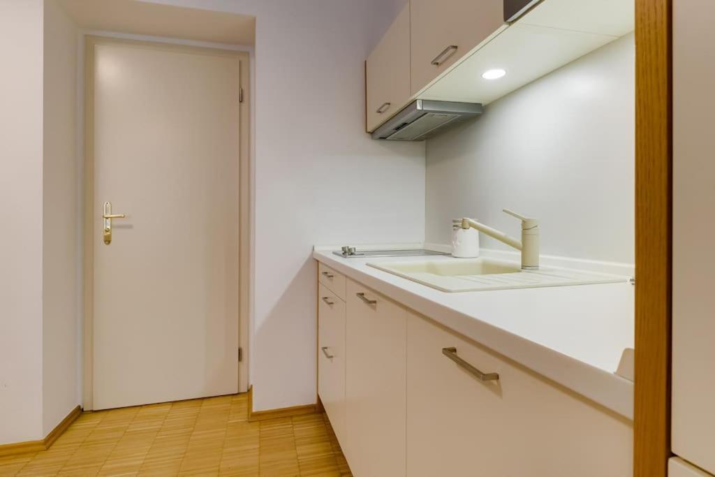 Deluxe Suite In Prime Location Прага Экстерьер фото