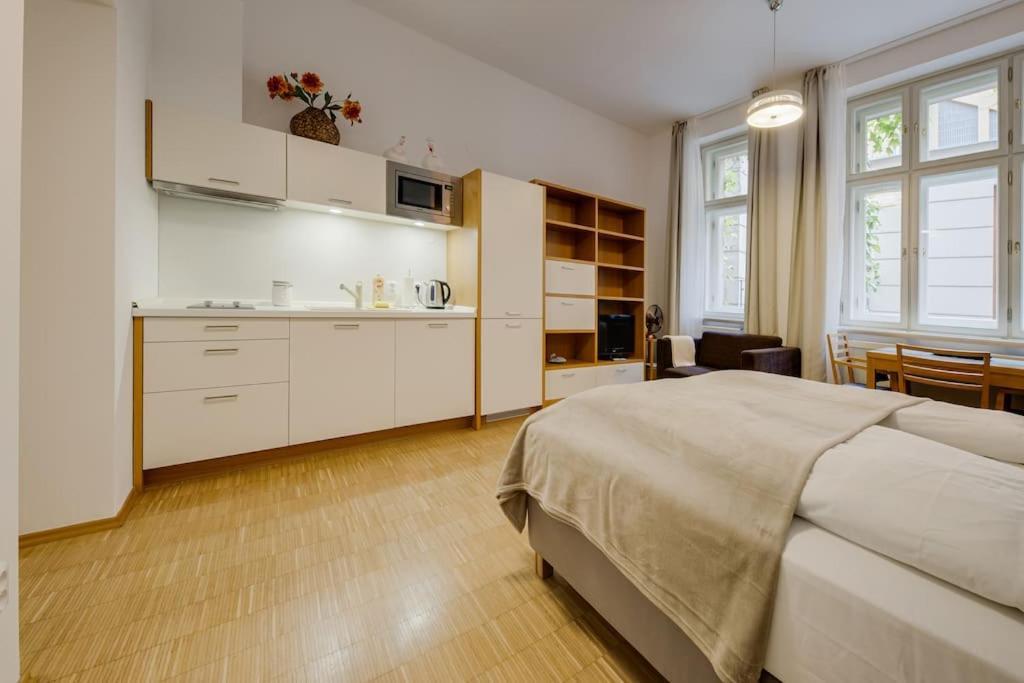 Deluxe Suite In Prime Location Прага Экстерьер фото