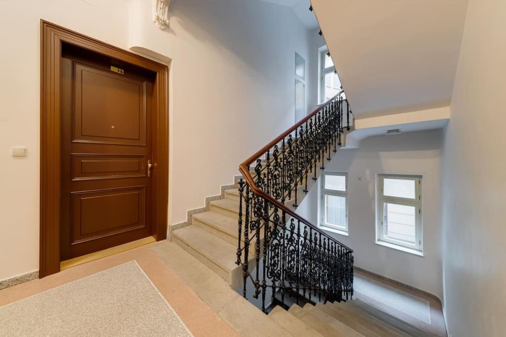 Deluxe Suite In Prime Location Прага Экстерьер фото
