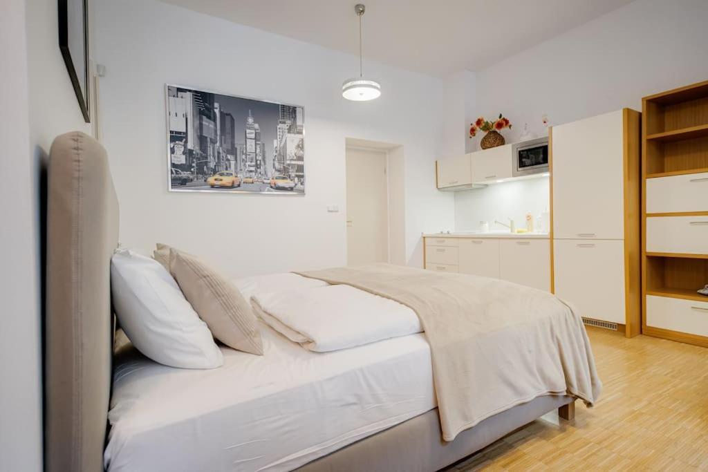 Deluxe Suite In Prime Location Прага Экстерьер фото